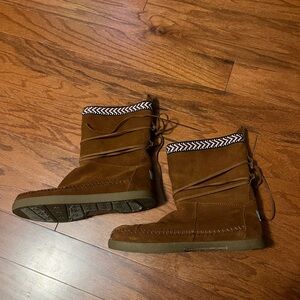 TOMS Brown Suede and Shearling Chestnut Tribal Boots size 7